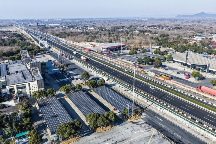2026年全国高速公路服务区将建设1万个以上充电枪