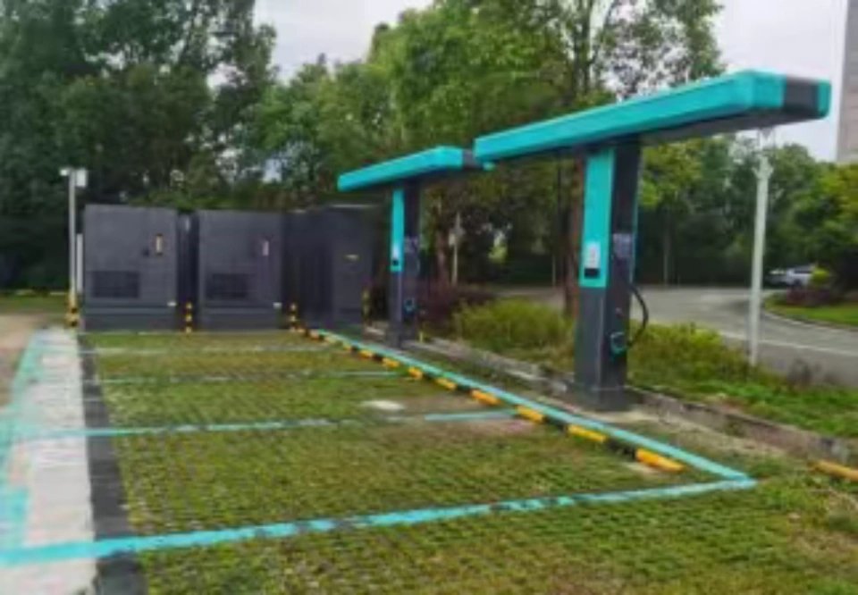 比亚迪闪充区外站多地投运 闪充高速站+区外站组合体系成型